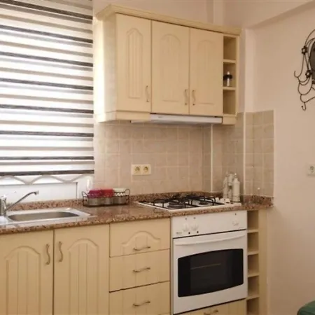 Beach Apartment With 1 Bedroom, A Bathroom And Sleeps 4 In Calis Apartmán
