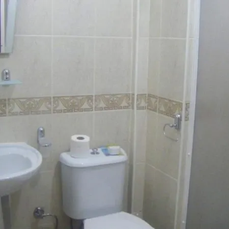 Beach Apartment With 1 Bedroom, A Bathroom And Sleeps 4 In Calis Apartmán